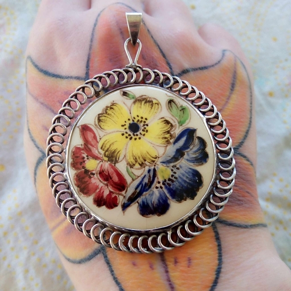 ❤ Sterling Silver + Porcelain Hand Painted Coquette Antique Brooch! - Picture 3 of 9